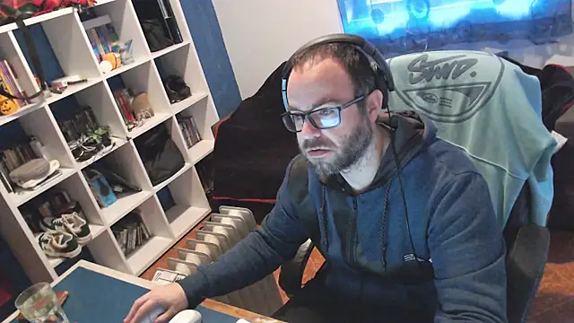 ravingr4d4 online show from February 11, 2025, 9:09 am