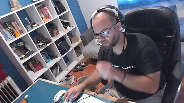 ravingr4d4 online show from September 23, 2025, 8:39 am