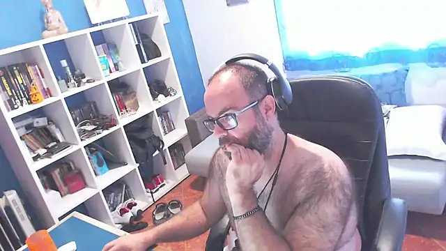 ravingr4d4 online show from October 7, 2025, 9:39 am