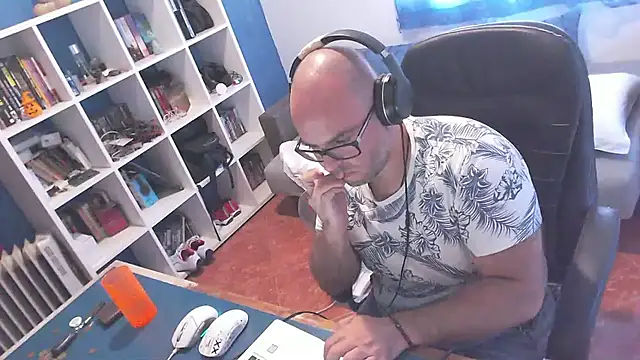 ravingr4d4 online show from October 10, 2025, 10:47 am