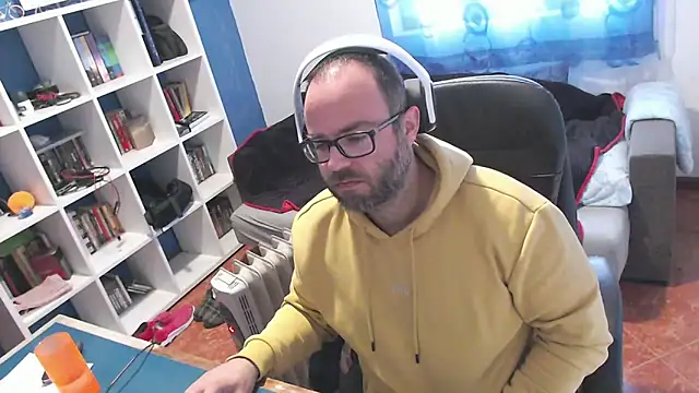 ravingr4d4 online show from November 28, 2025, 10:40 am