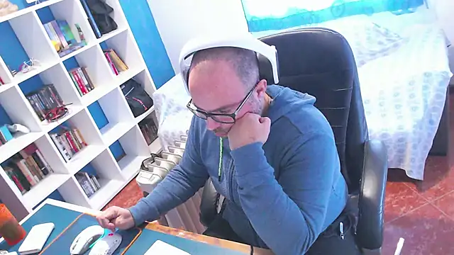 ravingr4d4 online show from February 8, 2026, 1:47 pm