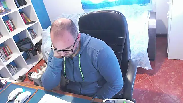 ravingr4d4 online show from February 12, 2026, 11:05 am