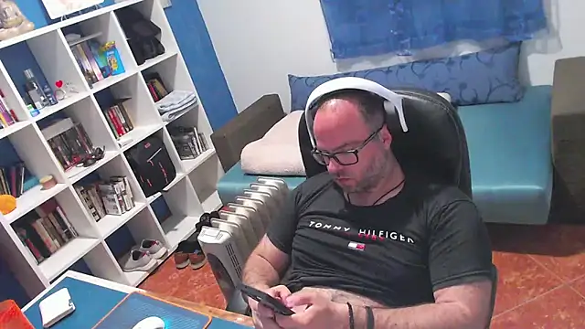 ravingr4d4 online show from April 5, 2026, 9:56 pm