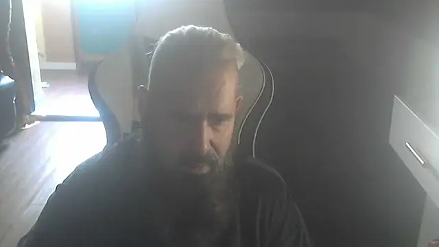 maseurbeardedpig online show from October 31, 2025, 10:49 am