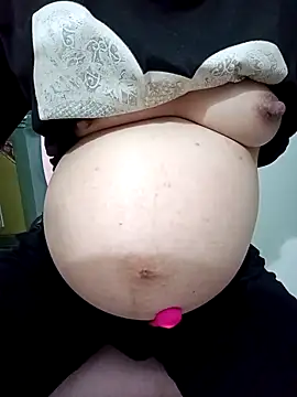 SweetGirl2k2 online show from April 24, 2026, 4:04 am