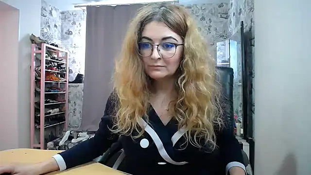 Snapshot of Helen1974 chatting on March 21, 2025, 5:00 am Helen1974 online show from March 21, 2025, 5:00 am