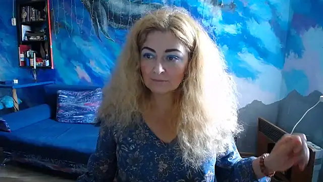 Snapshot of Helen1974 chatting on September 10, 2025, 7:41 am Helen1974 online show from September 10, 2025, 7:41 am