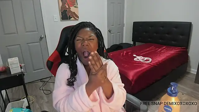 Snapshot of demi_xoxo chatting on December 17, 2024, 2:33 am demi xoxo online show from December 17, 2024, 2:33 am