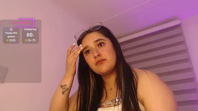 Snapshot of Megan_FE chatting on December 7, 2024, 2:53 am Megan FE online show from December 7, 2024, 2:53 am