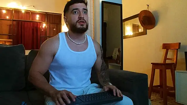 Snapshot of AndrewMartinez chatting on January 6, 2025, 4:36 am AndrewMartinez online show from January 6, 2025, 4:36 am