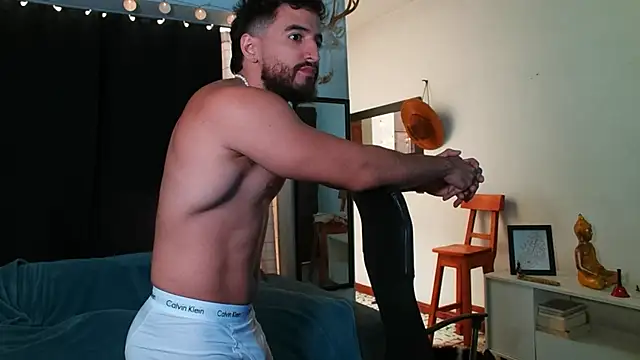 Snapshot of AndrewMartinez chatting on January 29, 2025, 1:38 pm AndrewMartinez online show from January 29, 2025, 1:38 pm