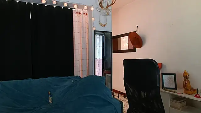 Snapshot of AndrewMartinez chatting on January 31, 2025, 9:48 pm AndrewMartinez online show from January 31, 2025, 9:48 pm