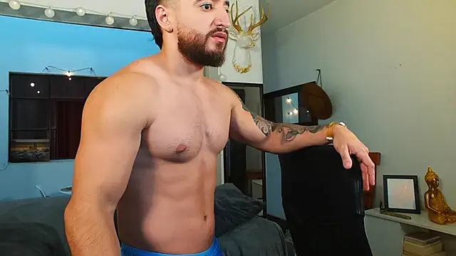 Snapshot of AndrewMartinez chatting on February 3, 2025, 10:00 pm AndrewMartinez online show from February 3, 2025, 10:00 pm