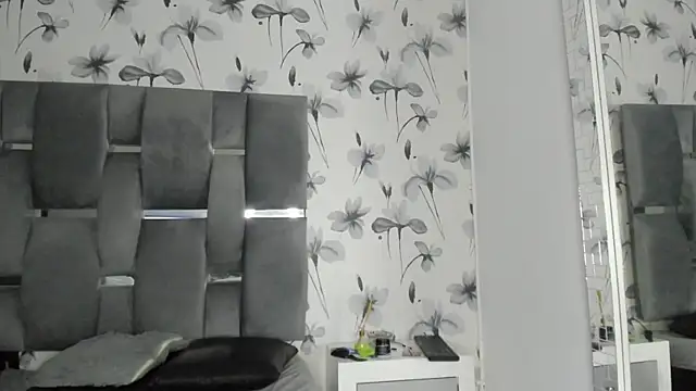Ehotloveaxxx online show from December 24, 2024, 12:00 pm