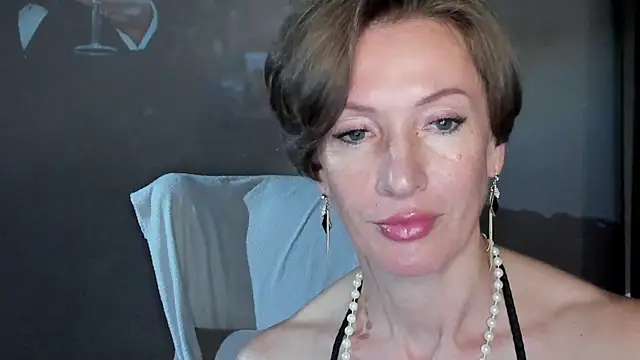 Snapshot of Dorothy_Meyer chatting on July 6, 2026, 4:09 am Dorothy Meyer online show from July 6, 2026, 4:09 am