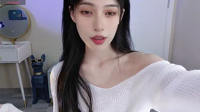 Snapshot of Aurora_99 chatting on December 18, 2024, 1:23 pm Aurora 99 online show from December 18, 2024, 1:23 pm