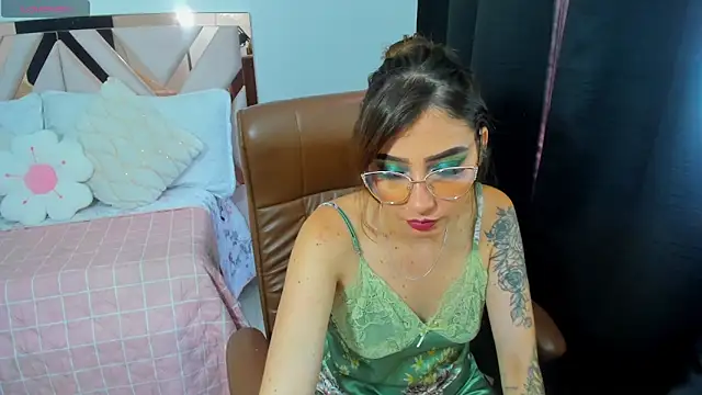 manelyk hot online show from March 30, 2026, 4:41 pm