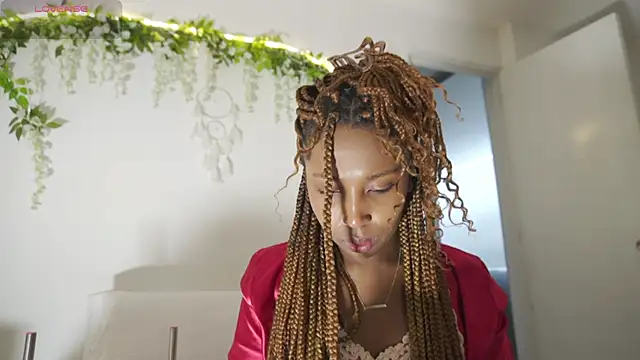 EmmaSanzz  online show from December 4, 2025, 11:30 am