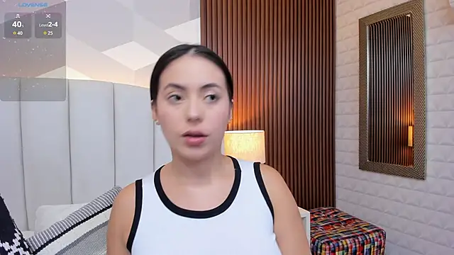 Julietasantos   online show from September 24, 2025, 6:44 pm