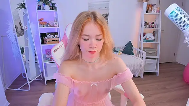 Lily Young online show from December 15, 2024, 3:34 am