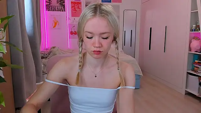Lily Young online show from June 4, 2026, 3:23 am