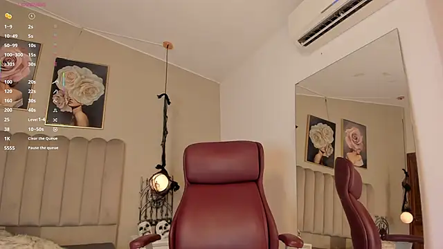 Snapshot of Emma_Thompsson chatting on October 17, 2025, 2:04 am Emma Thompsson online show from October 17, 2025, 2:04 am