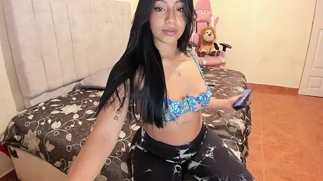 julieth hot69 online show from December 17, 2024, 7:48 pm