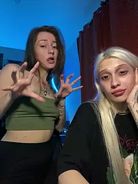 Snapshot of Dooubletroublee chatting on September 11, 2025, 12:22 am Dooubletroublee online show from September 11, 2025, 12:22 am