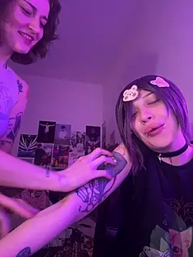 Dooubletroublee online show from June 14, 2026, 10:23 pm