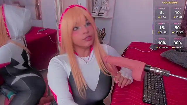 Snapshot of PittAndLunaa chatting on October 17, 2025, 12:52 pm PittAndLunaa online show from October 17, 2025, 12:52 pm