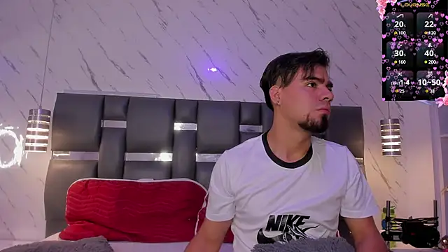 PittAndLunaa online show from March 3, 2026, 12:33 pm