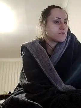 emeli moon online show from March 3, 2025, 7:17 pm