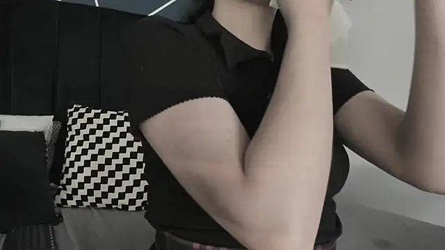 Adeelinee online show from January 20, 2025, 7:35 pm