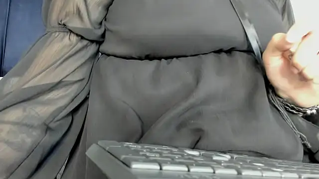 Adeelinee online show from January 31, 2025, 7:51 pm