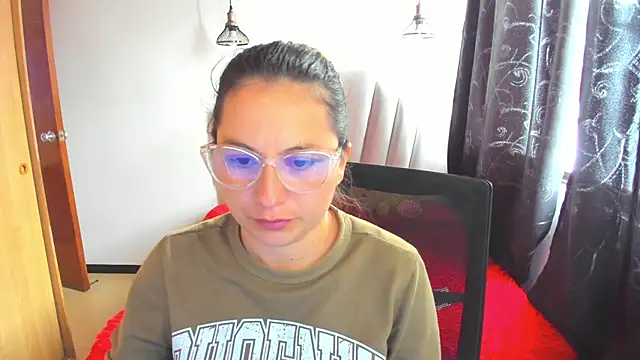 Snapshot of samantha__wilson chatting on October 27, 2025, 2:43 pm samantha wilson online show from October 27, 2025, 2:43 pm