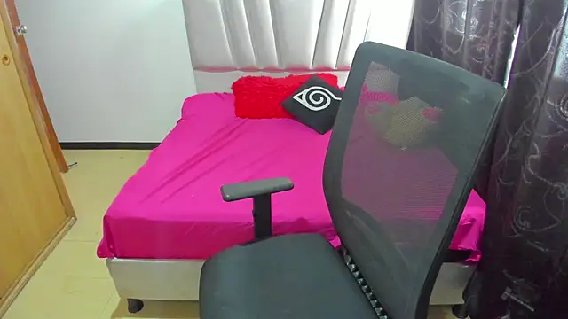 Snapshot of samantha__wilson chatting on October 31, 2025, 1:45 pm samantha wilson online show from October 31, 2025, 1:45 pm