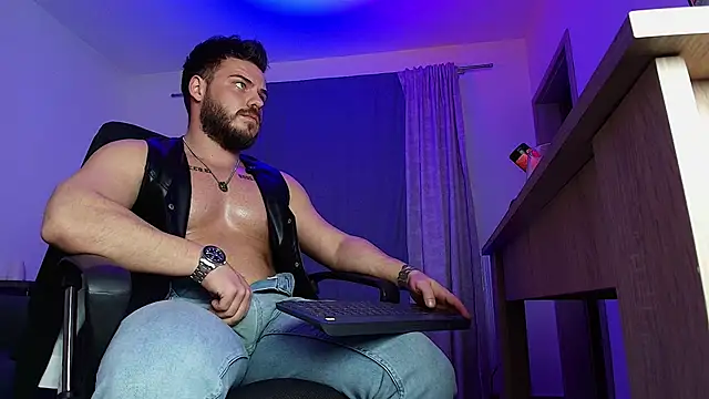 juliusmasters online show from December 14, 2024, 1:17 am