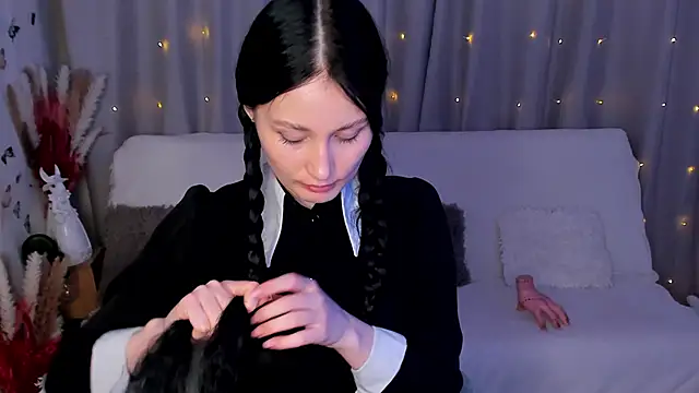 Snapshot of LisaMooore chatting on February 13, 2025, 10:43 pm LisaMooore online show from February 13, 2025, 10:43 pm