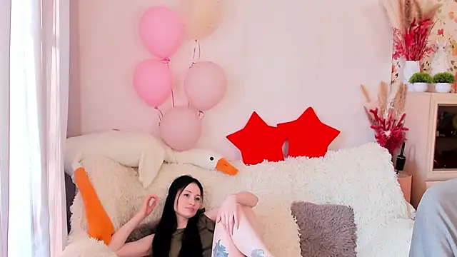 LisaMooore online show from March 6, 2026, 6:10 am