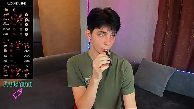 Aaron Boom online show from November 30, 2025, 10:14 pm