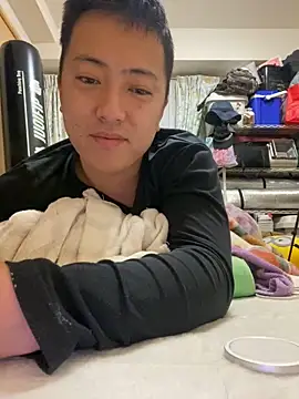 emon2122 online show from March 18, 2025, 6:15 pm