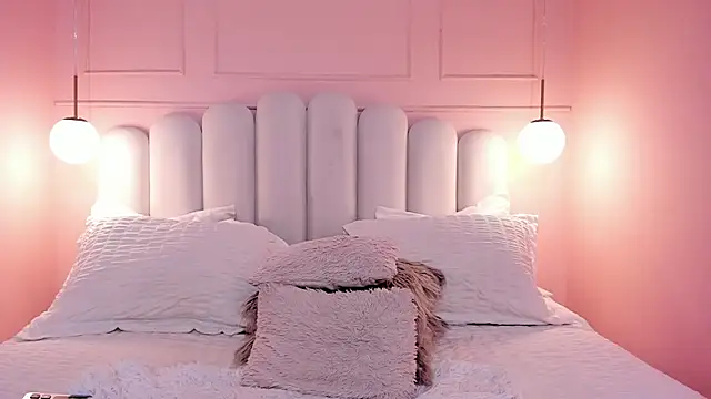 sarah salis  online show from December 14, 2025, 8:13 pm