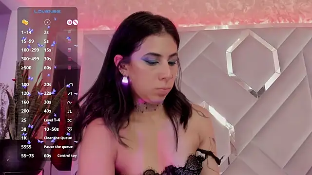 Snapshot of Sara_Foxx1 chatting on March 14, 2025, 1:48 am Sara Foxx1 online show from March 14, 2025, 1:48 am