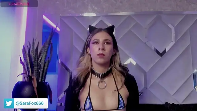 Snapshot of Sara_Foxx1 chatting on October 14, 2025, 10:21 pm Sara Foxx1 online show from October 14, 2025, 10:21 pm