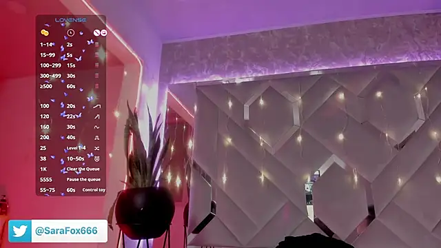 Snapshot of Sara_Foxx1 chatting on October 20, 2025, 8:09 pm Sara Foxx1 online show from October 20, 2025, 8:09 pm