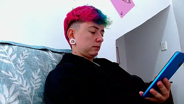 tomboyblue online show from October 7, 2025, 2:03 pm