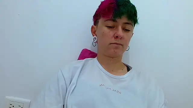 tomboyblue online show from November 29, 2025, 7:06 pm