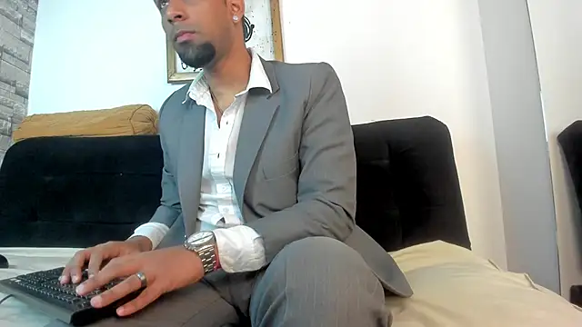 Snapshot of Paolo_johnson chatting on October 16, 2025, 11:44 am Paolo johnson online show from October 16, 2025, 11:44 am