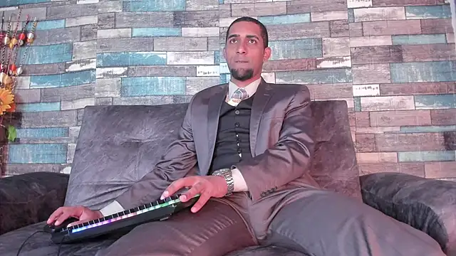 Snapshot of Paolo_johnson chatting on November 14, 2025, 11:53 am Paolo johnson online show from November 14, 2025, 11:53 am